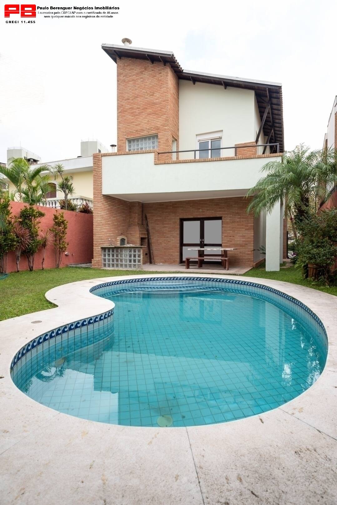 Casa à venda e aluguel com 3 quartos, 259m² - Foto 1