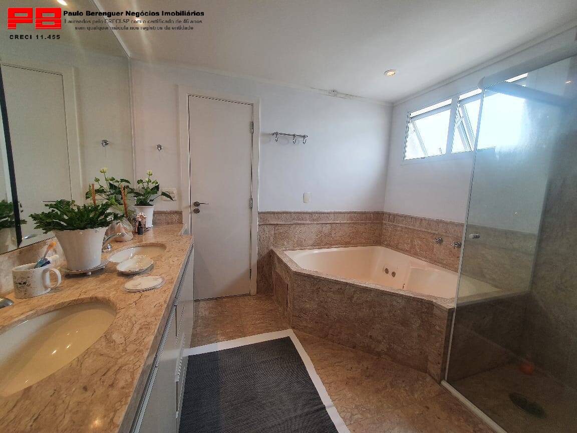 Apartamento para alugar com 4 quartos, 226m² - Foto 6