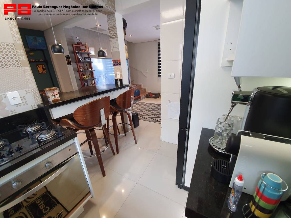 Casa à venda com 2 quartos, 68m² - Foto 1