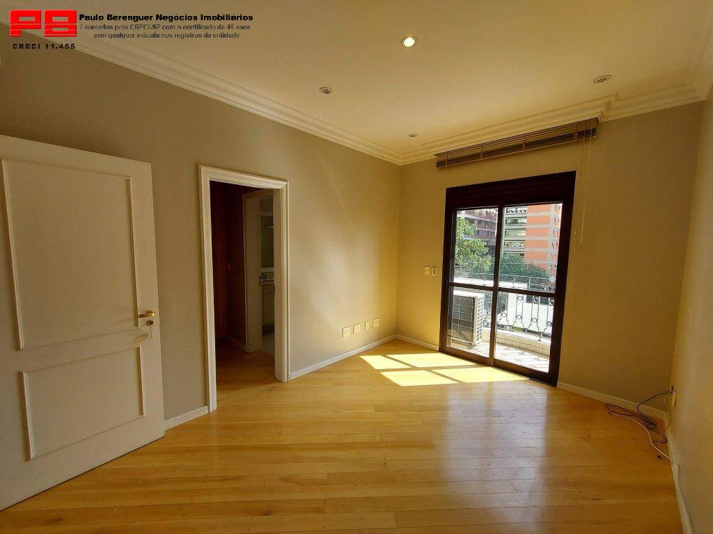 Apartamento para alugar com 4 quartos, 330m² - Foto 4