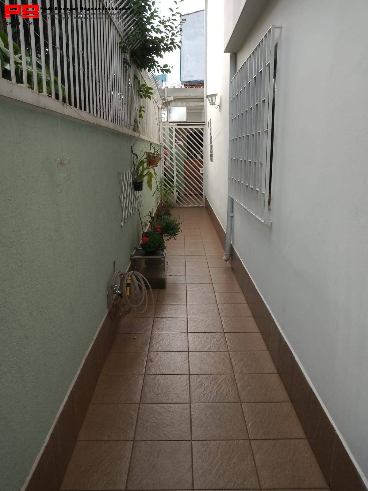 Casa à venda com 3 quartos, 200m² - Foto 2