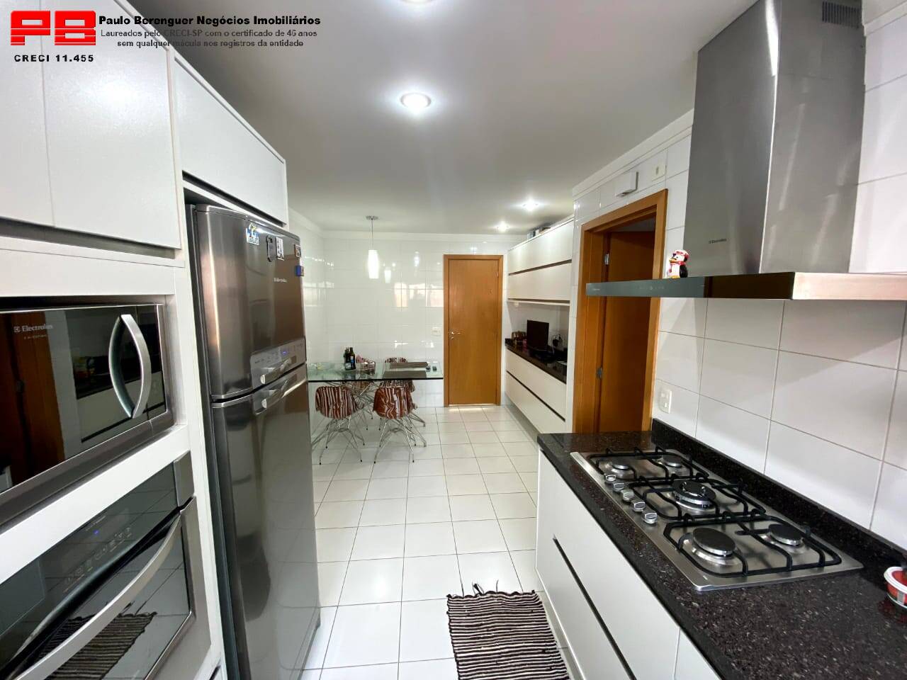 Apartamento à venda com 3 quartos, 213m² - Foto 3