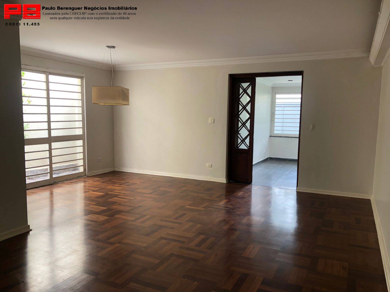 Casa à venda com 3 quartos, 200m² - Foto 1