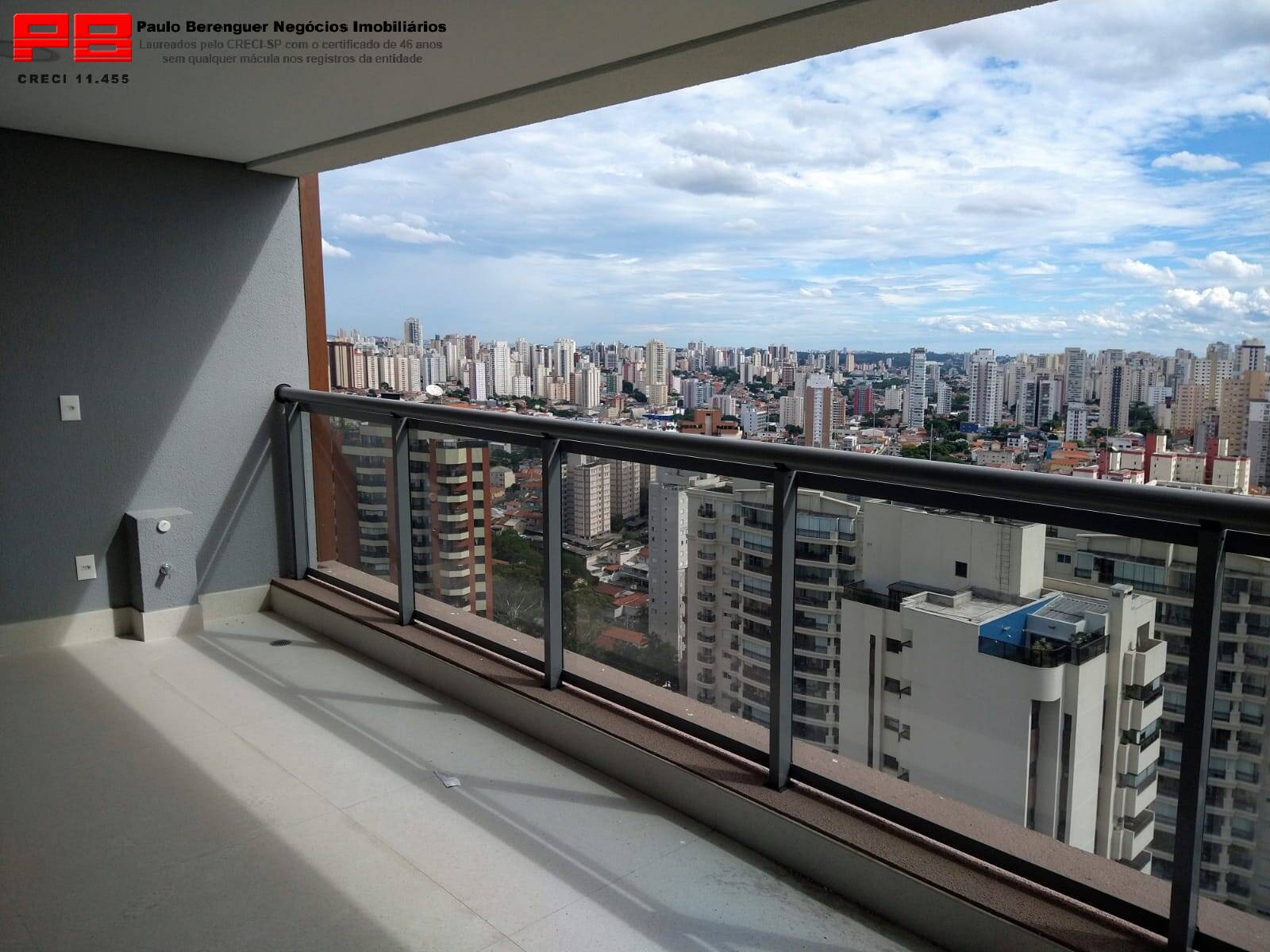 Apartamento à venda com 3 quartos, 165m² - Foto 2