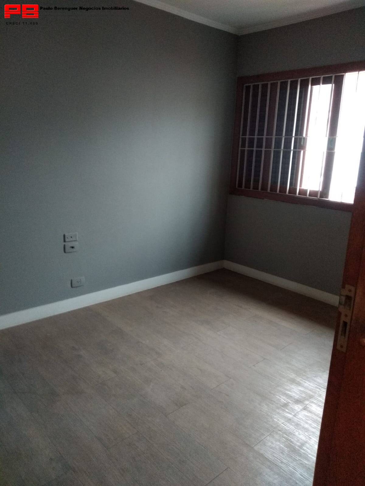 Casa para alugar com 4 quartos, 252m² - Foto 4