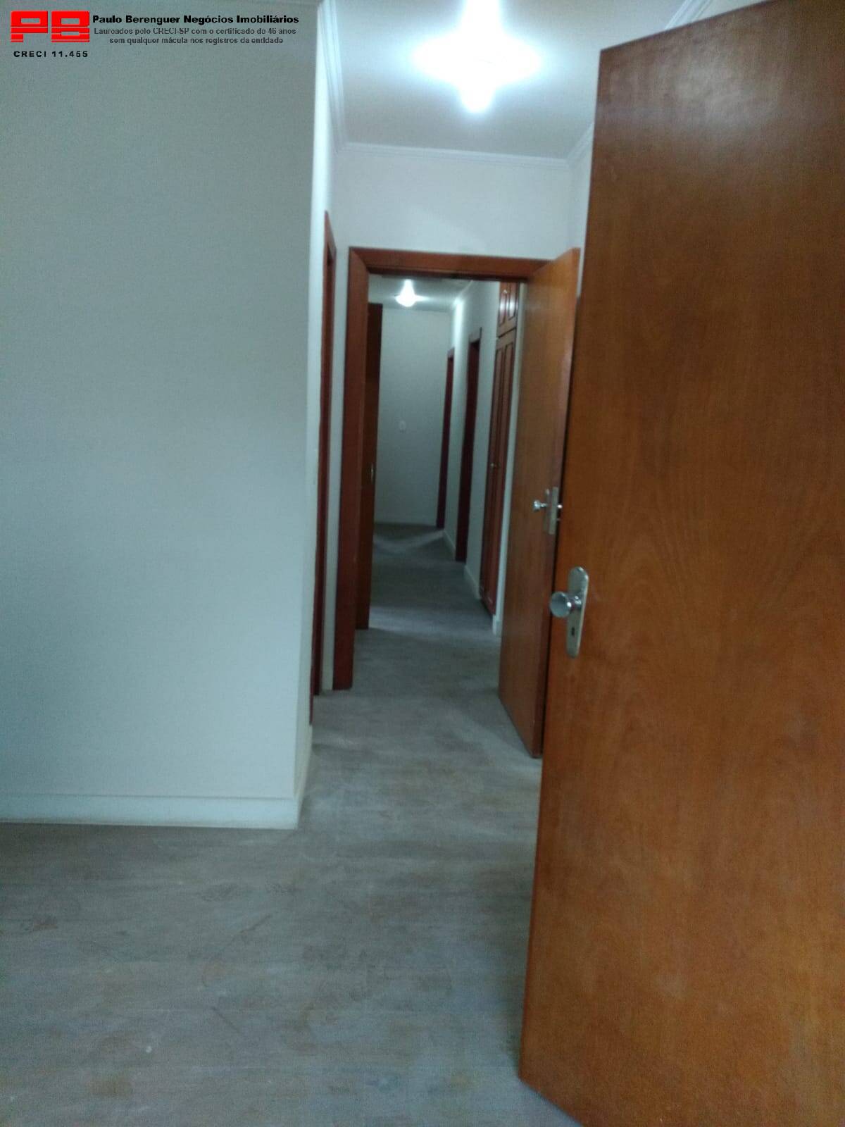 Casa para alugar com 4 quartos, 252m² - Foto 9